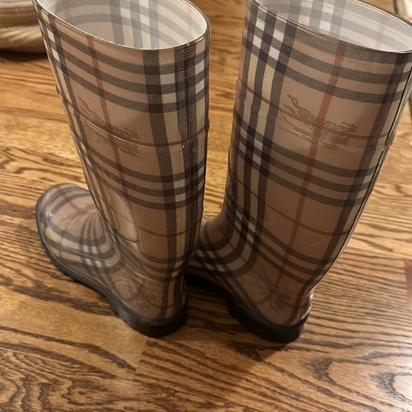 Burberry Rainboots - Picture 2 of 3